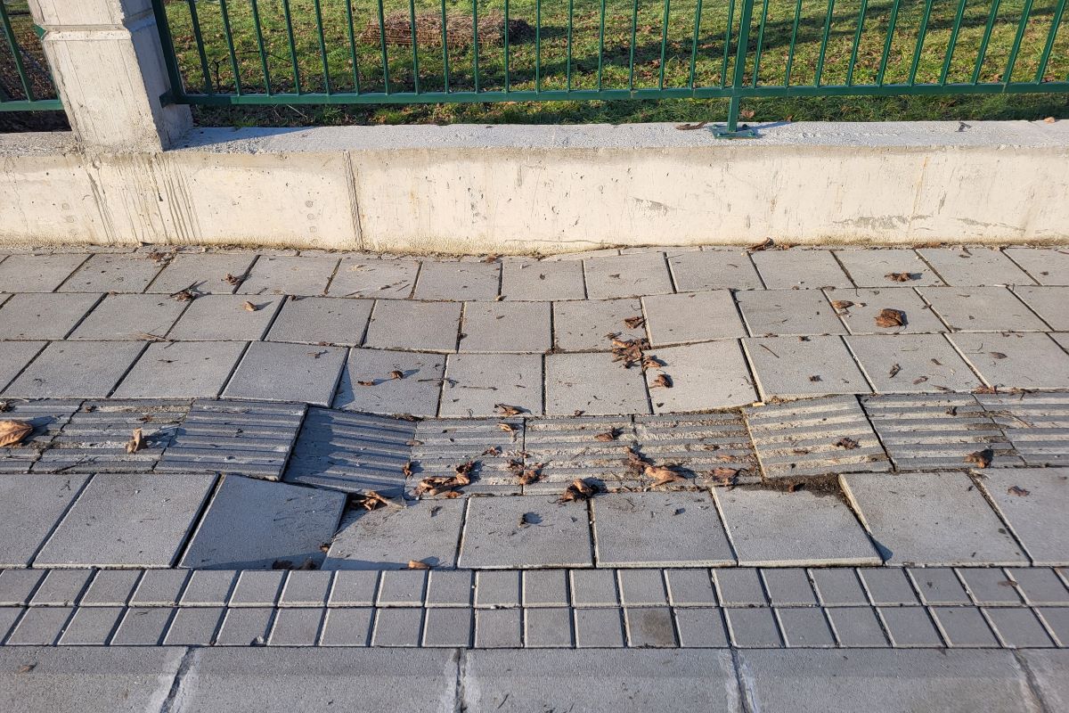 Behaton ploče u Suvoborskoj