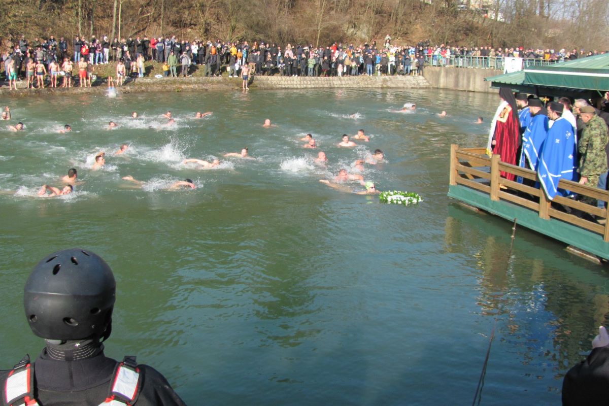 Plivanje za Časni krst (Foto: Dragan Todorović)