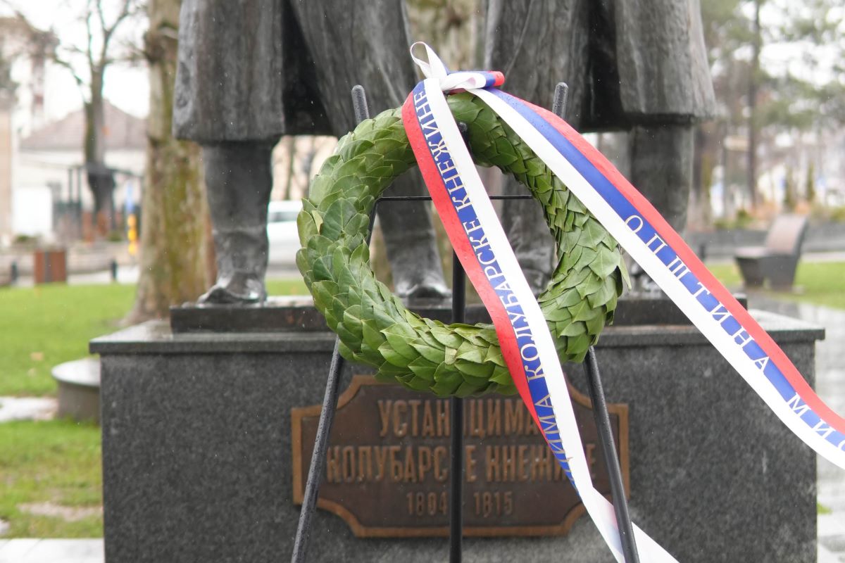Venac na spomenik ustanicima