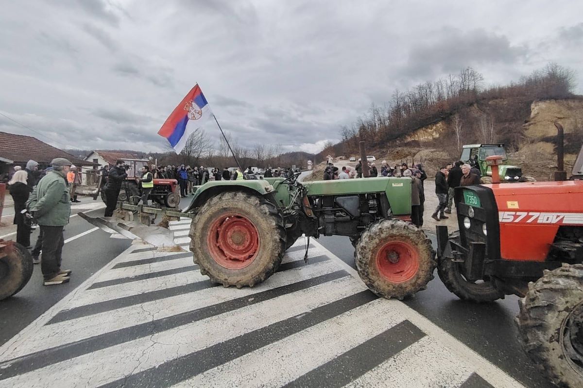 Blokada puta Valjevo - Loznica (Foto: Kolubarske.rs)
