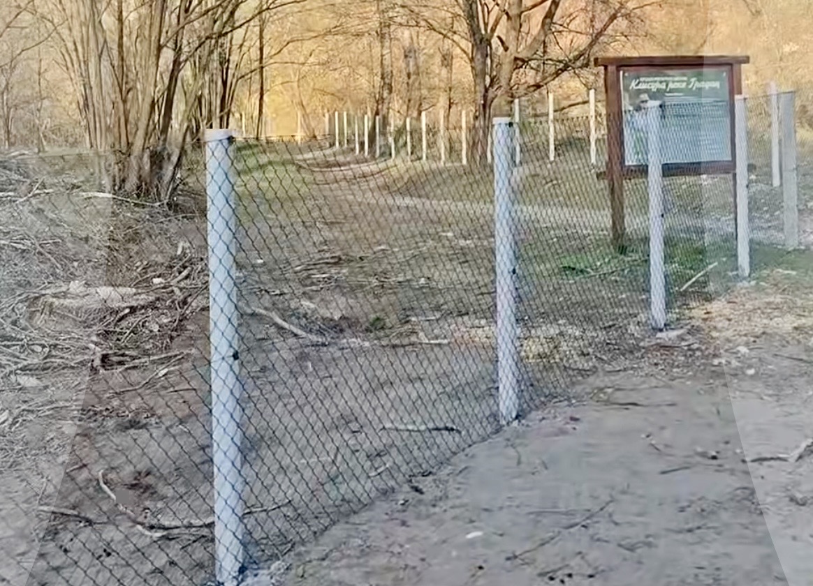 Ograđen prilaz reci Gradac (Foto: Screenshot @srbiju_upoznaj, @valjevo_live)