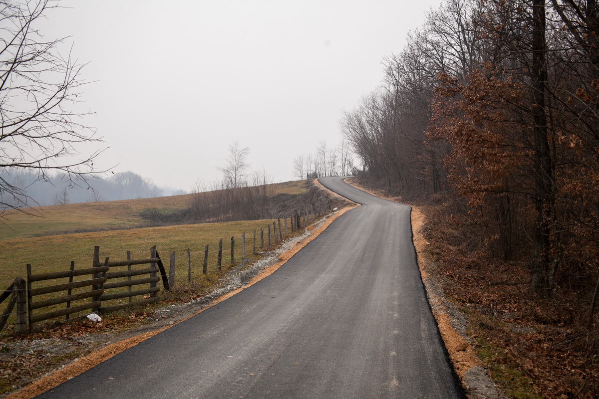 Najvidljivije - asfalt (Foto: Đorđe Đoković)