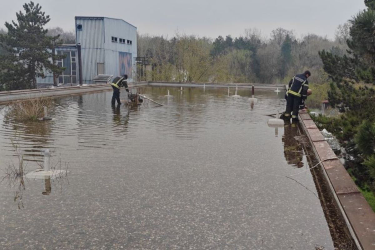 Voda na krovu objekta bolnice