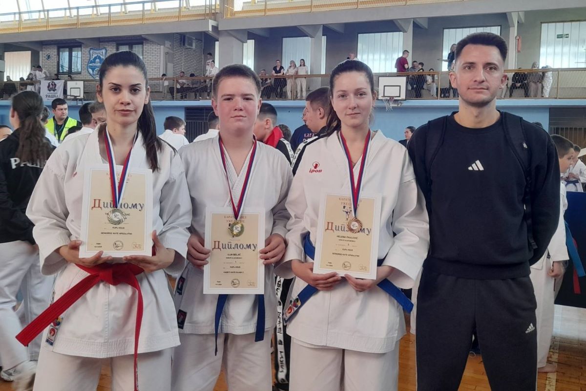 Takmičari sa trenerom  (Foto: KK Mionica)