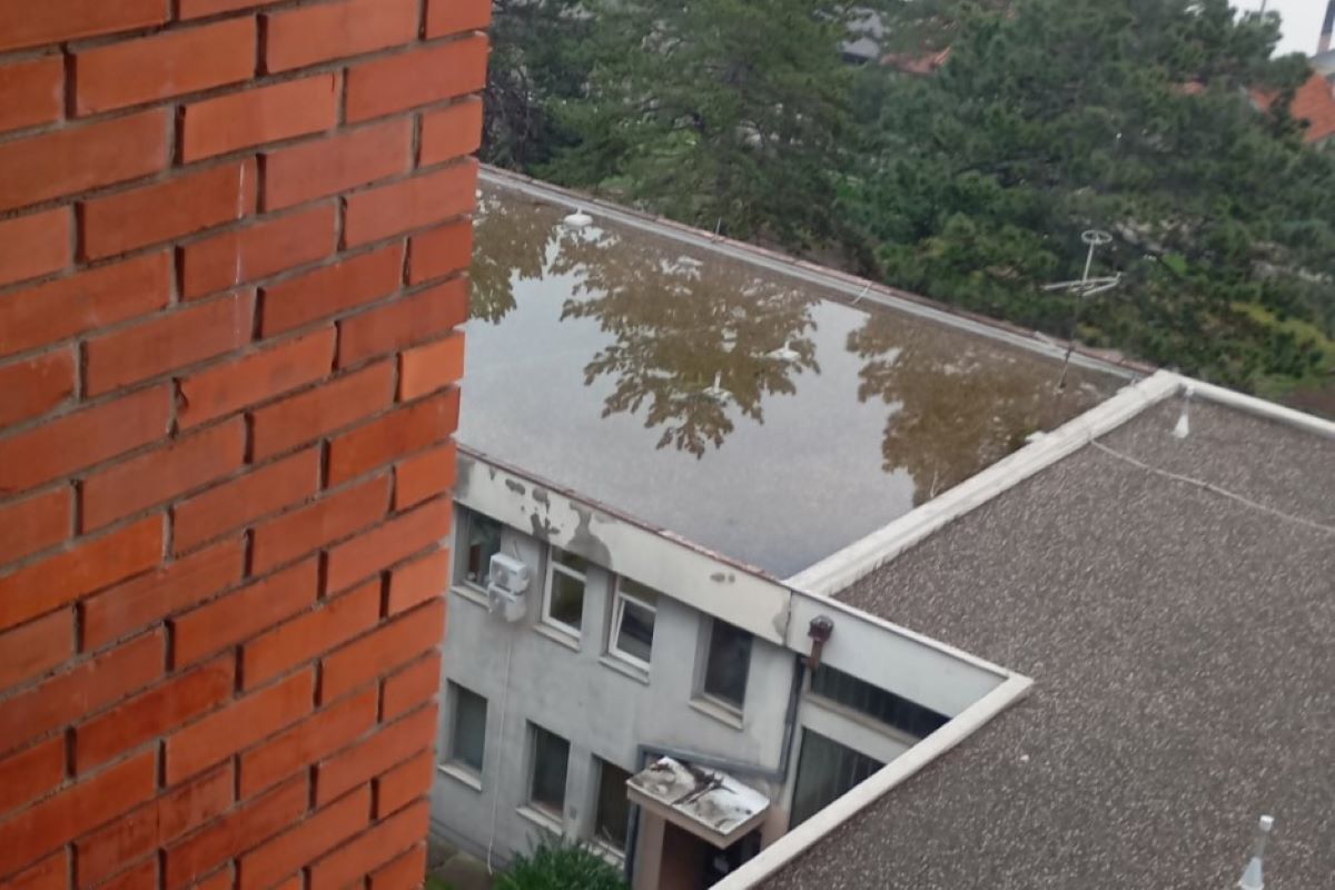 Voda na krovu objekta