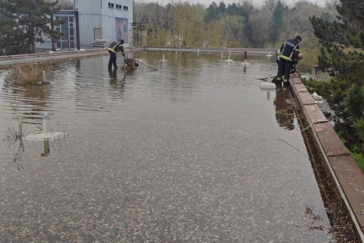 Voda na krovu objekta bolnice