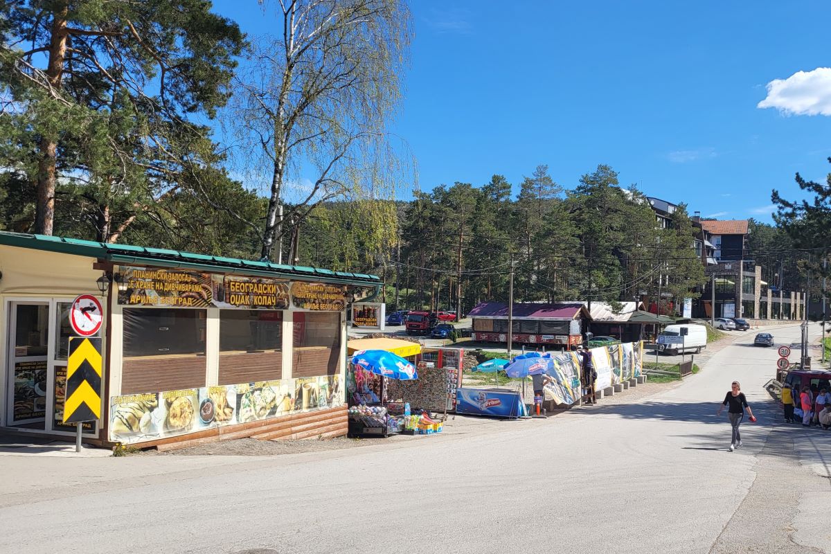 Nelegalna kafana i uzurpacija ulice
