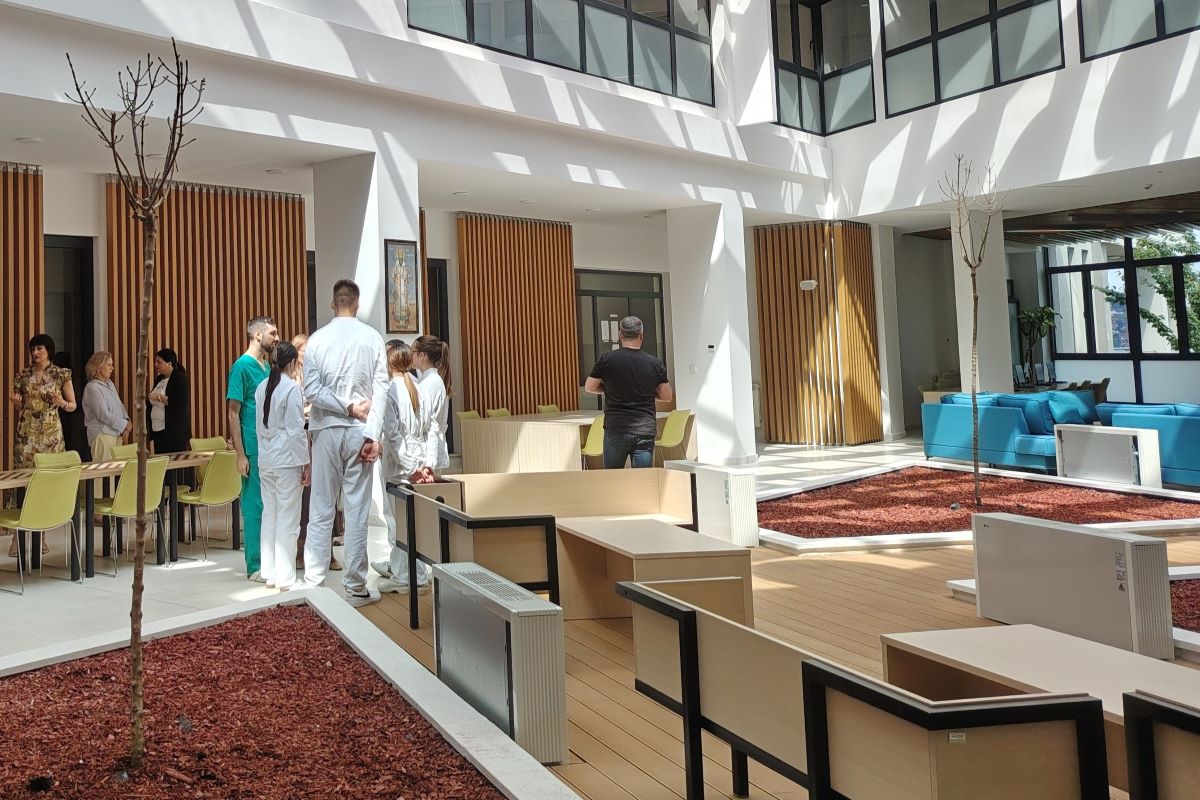 Gerontološki centar (učenici Medicinske škole) (Foto: Kolubarske.rs)