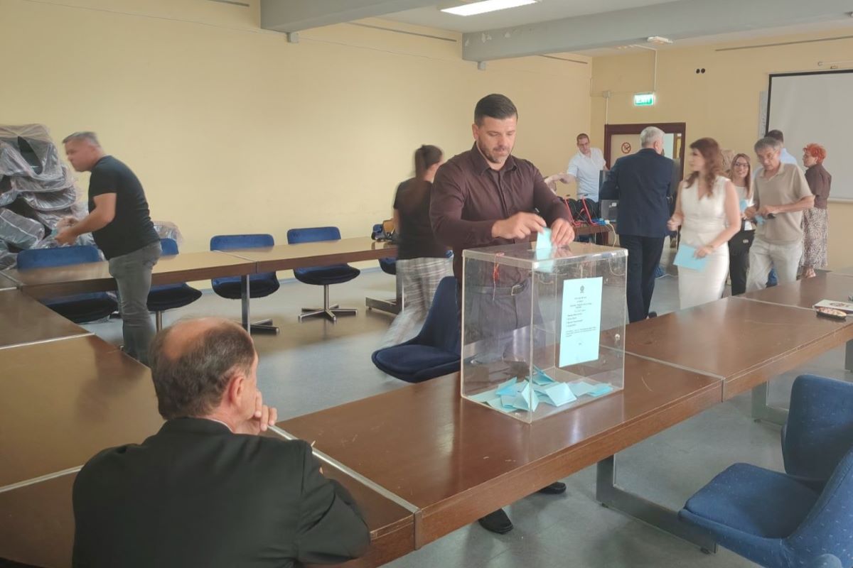 Glasanje za članve GV (6.07.) (Foto: Kolubarske.rs)