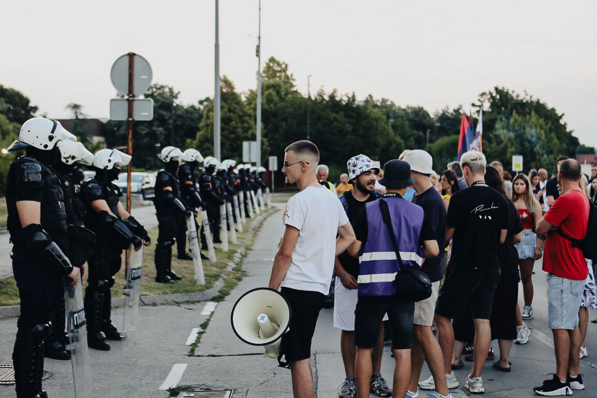 Policija i građani