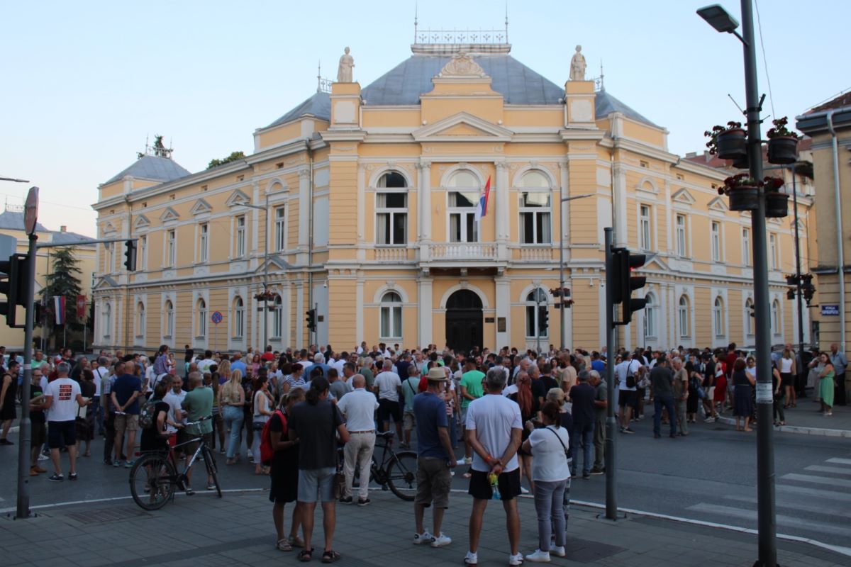Skup podrške ispred Višeg suda