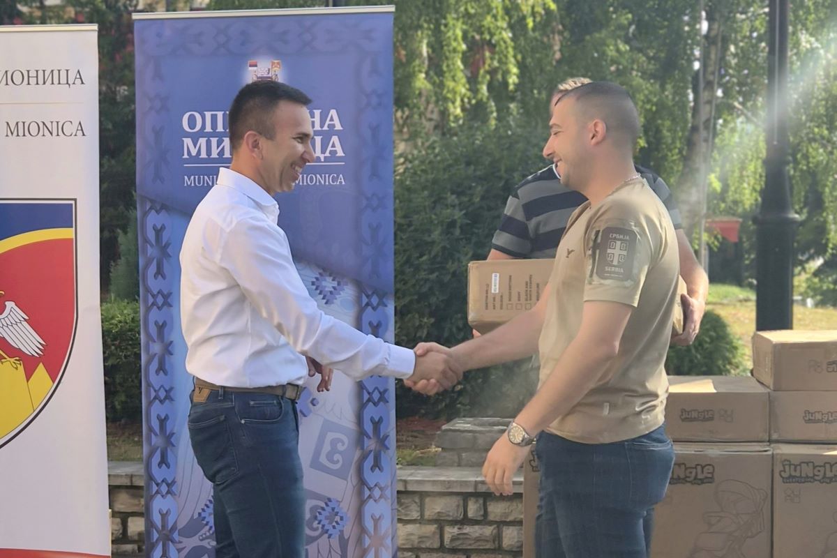 Janković uručio poklone
