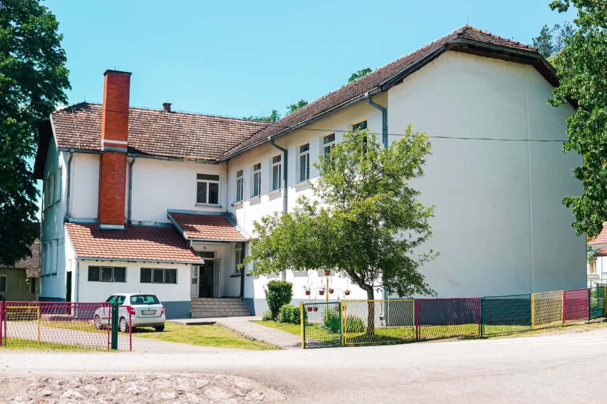 Škola u Brežđu