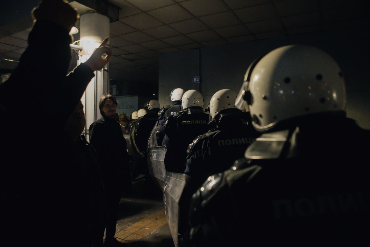 Policija ispred GU